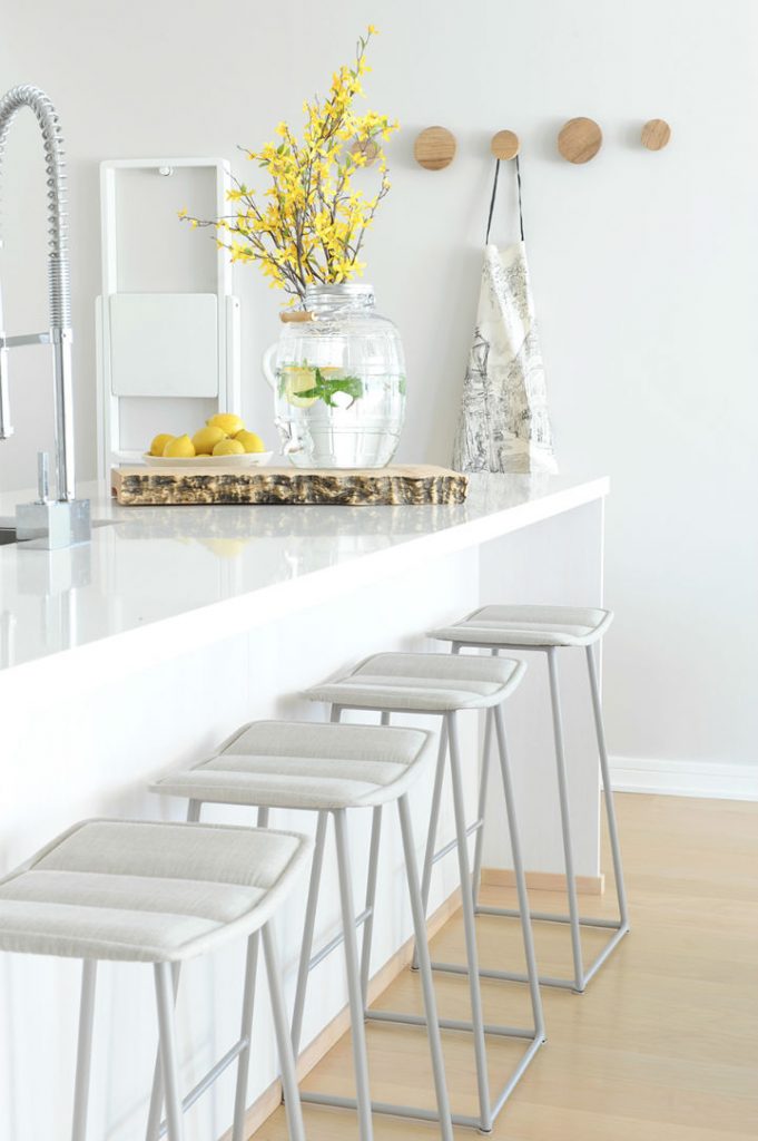 現代風設計白色桌椅